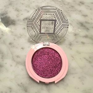 FREE 🆓 with Any Two Purchases - BRAND NEW The Beauty Crop Eye Shadow